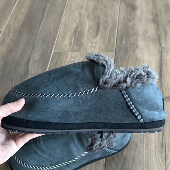 UGG Anders Slippers in Navy Blue main image 9